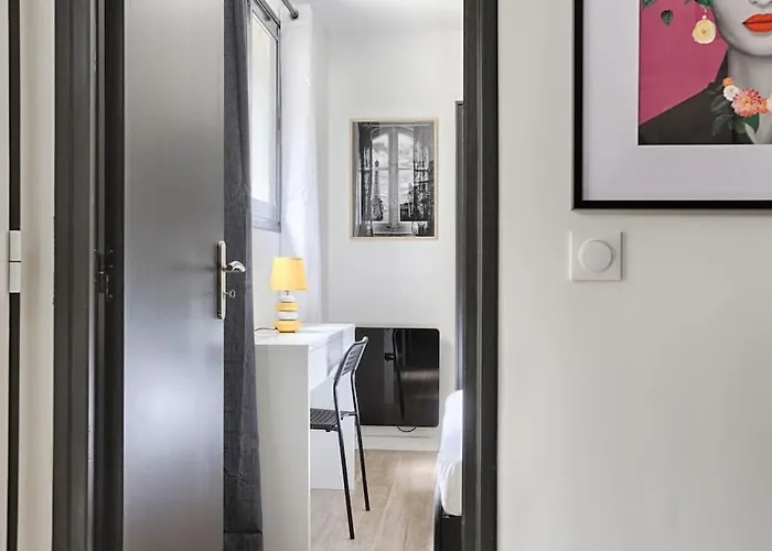 Charming 1br In Heart Of 10th Lägenhet